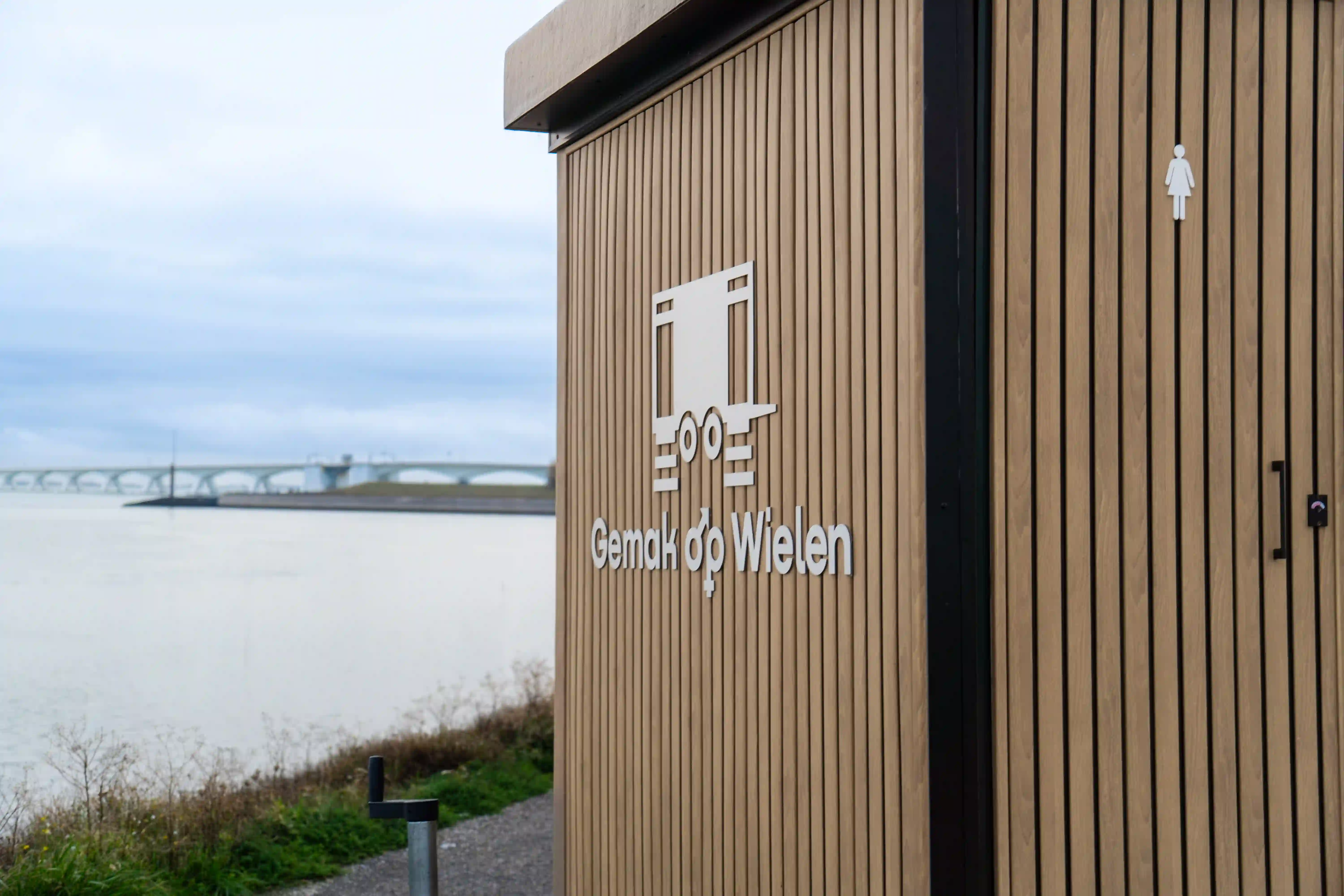 Luxe 4-persoons toiletwagen - Luxe toiletwagen huren Zeeland - Detail 3