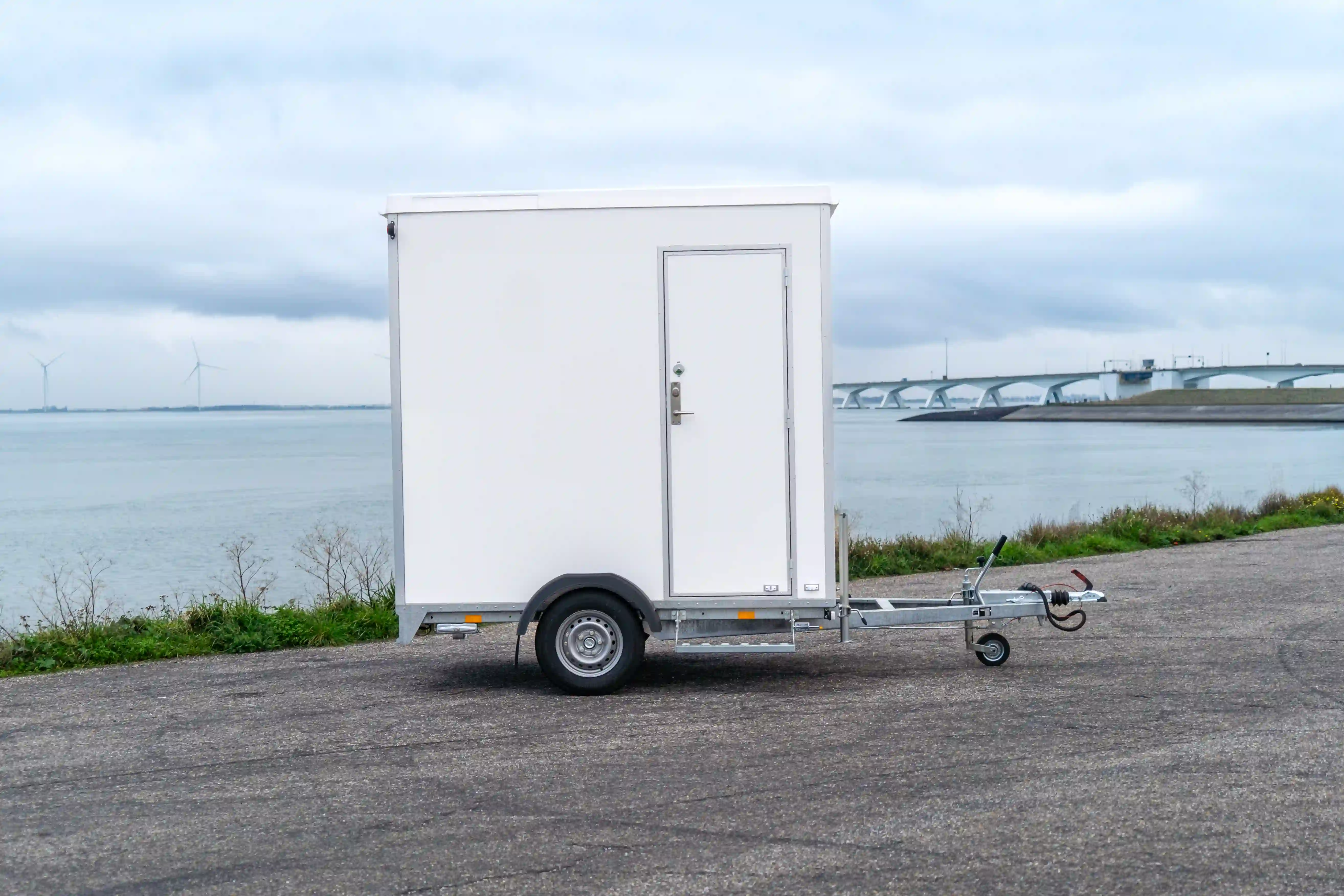 Mobiele badkamer - Luxe mobiele badkamer huren Zeeland voor evenementen